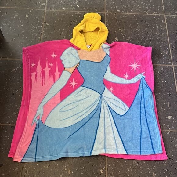 Disney Princess Cinderella Bath Towel - Picture 4 of 7